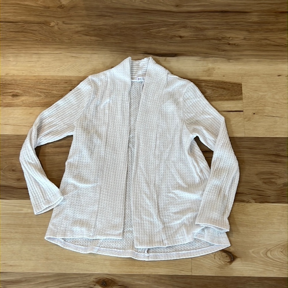 Super cute girls sweater. Size m-7/8